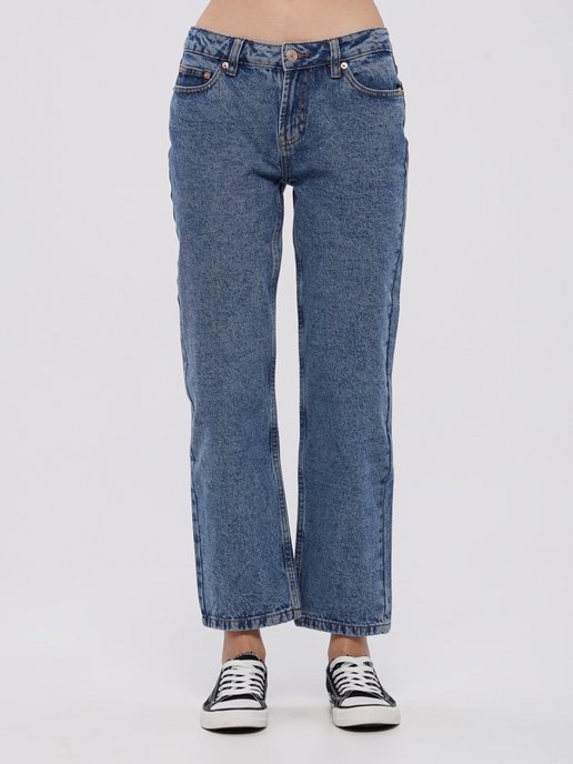 Широкие укороченные джинсы с низкой посадкой
